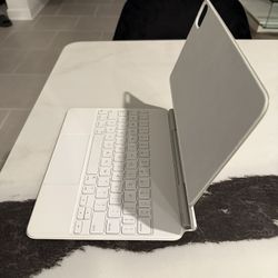 iPad Pro 11 Inch Apple Magic Keyboard Case.