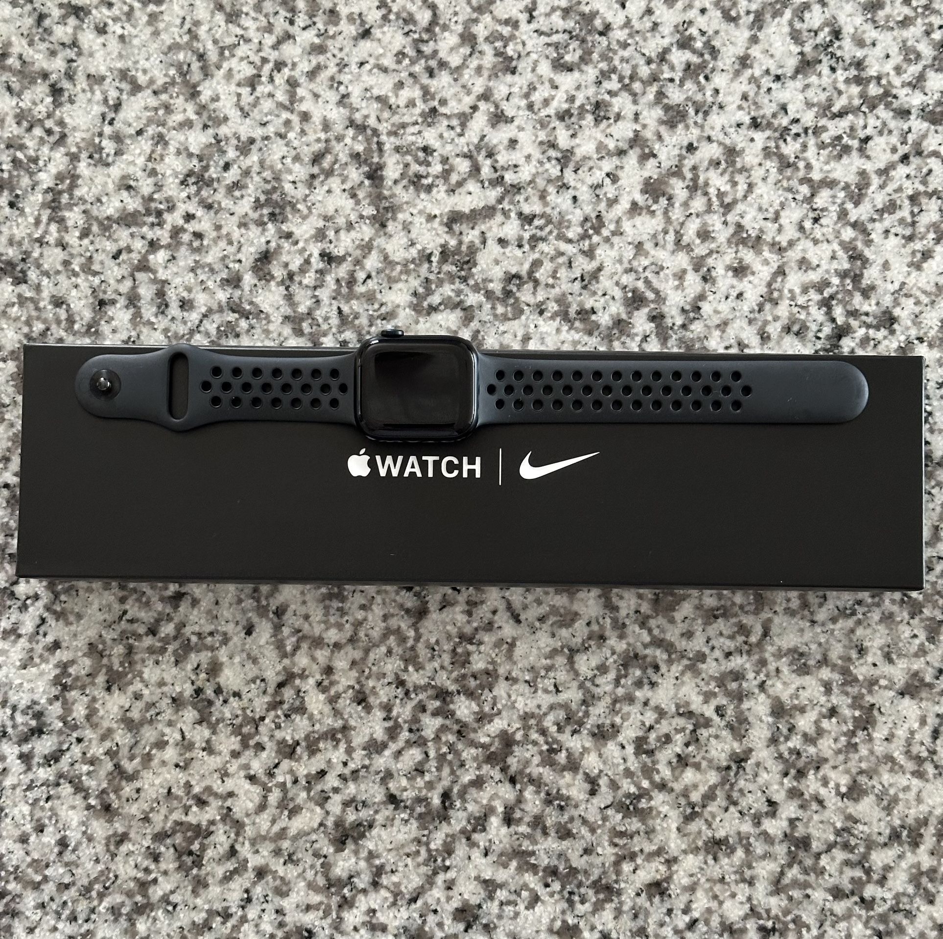 Apple Watch Nike Series 7 41mm Mid Alu A/B Sp Band (GPS + Cellular)