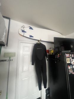 XL O’Neill Wetsuit And Wave storm Surfboard