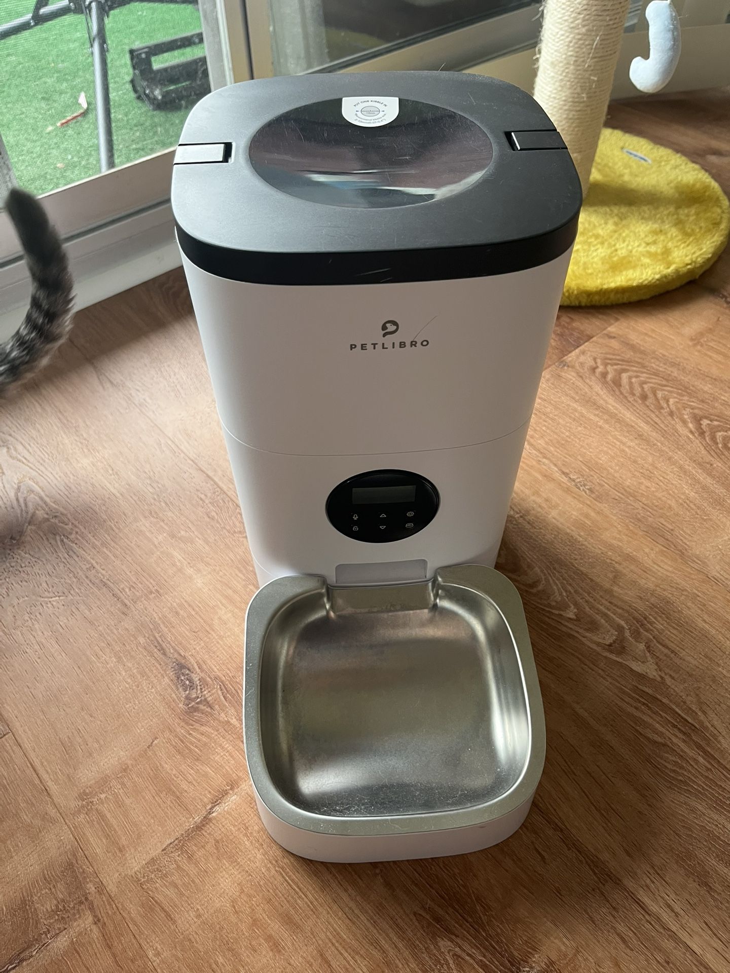Automatic Pet Feeder