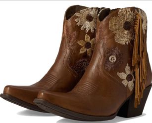 ARIAT womens Florence Western Boot Western Boot
ATS technology provides ergonomic support on uneven terrain
Leather lining
Duratread sole is extremely