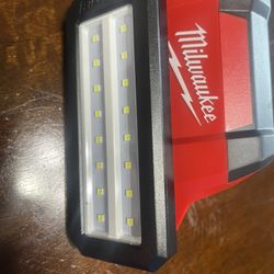 Milwaukee M12 Light And USB Charger 