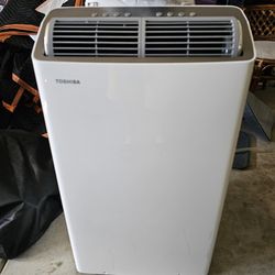 Toshiba RAC-PT1412HVWRU 14,000 BTU (12,000 BTU DOE) Portable Air Conditioner with Heater