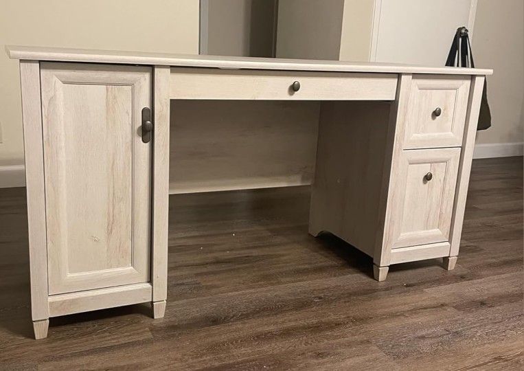 Office Desk - Barely Used - Wood Finish