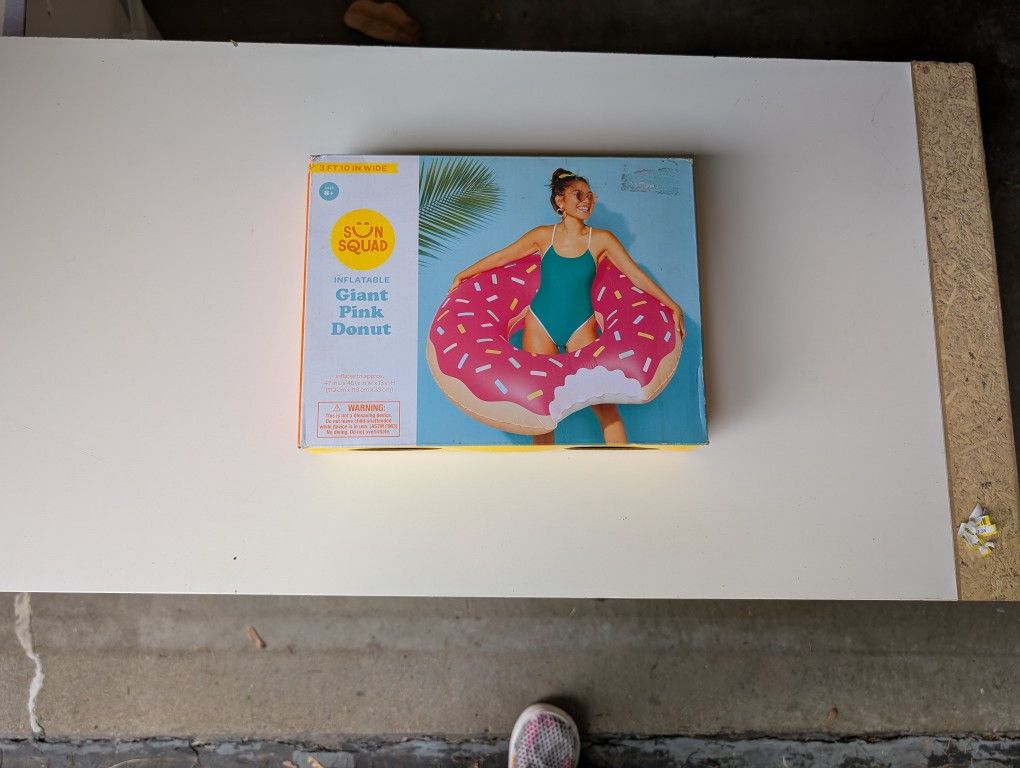 Sun Squad Giant Pink Donut Float