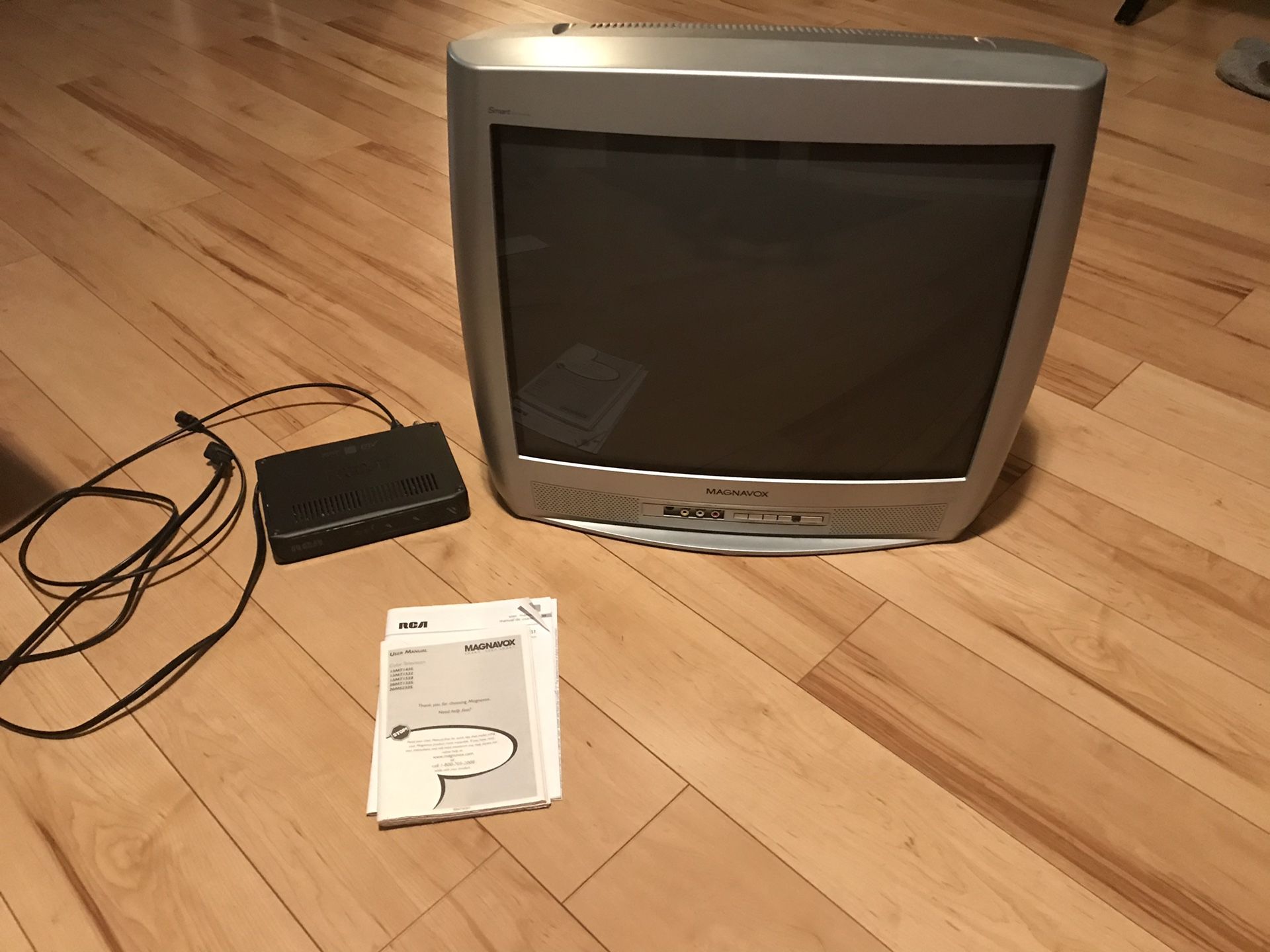 Magnavox Tv 20” model 20MS2331/17 -Also RCA Box
