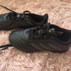 Zapato para jugar futbol de niño