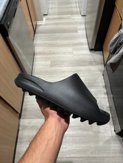 Yeezy Slide Onyx Size 10 New