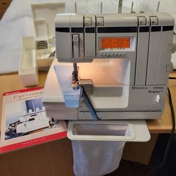 Husqvarna Viking Huskylock 910 (Serger)