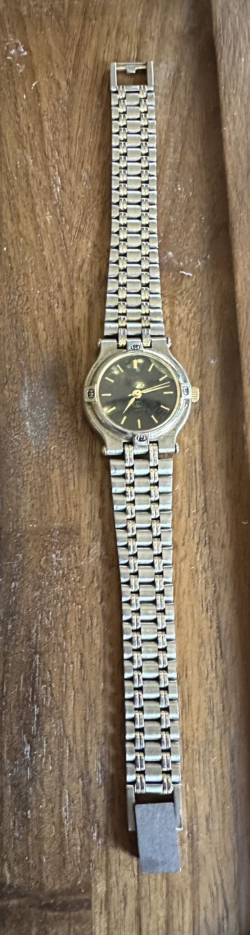 GUCCI 9000L Black Dial Two Tone Gold Silver Quartz Watch Ladies Vintage. There is no box and no working battery.