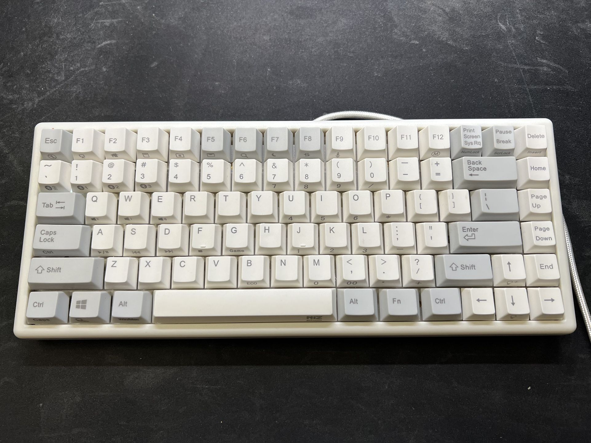 Niz plum capacitance keyboard micro 84 bluetooth