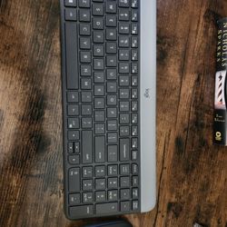 LogiTech Keyboard and Mouse Mk470 