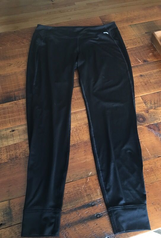 Woman's Patagonia black nylon and spandex pants. Size XL