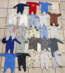 Set of 24 Footed Pajamas Footsies Newborn Size - about $2 each