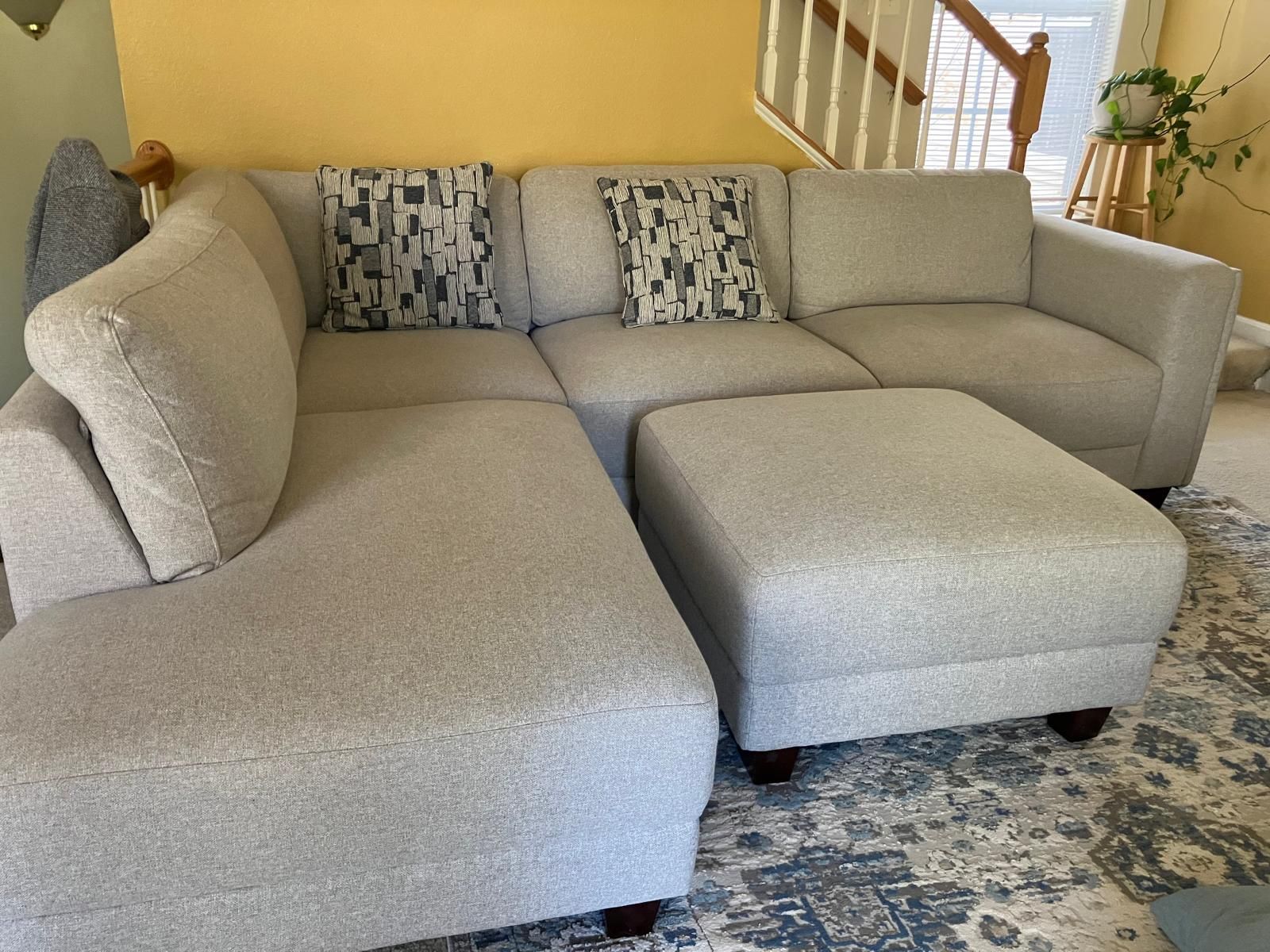 Tjomasville Sectional Sofa