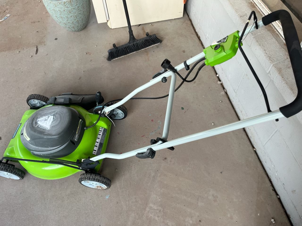 GREENWORK LAWN MOWER