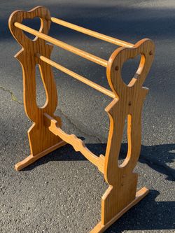 Solid Wood Quilt Rack – Heart Cutout Design