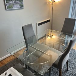 Dining Table + Chairs 