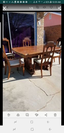 BEAUTIFUL VINTAGE WOOD HEAVY REAL WOOD for 6 person with leaf EXTENSION for 8 person