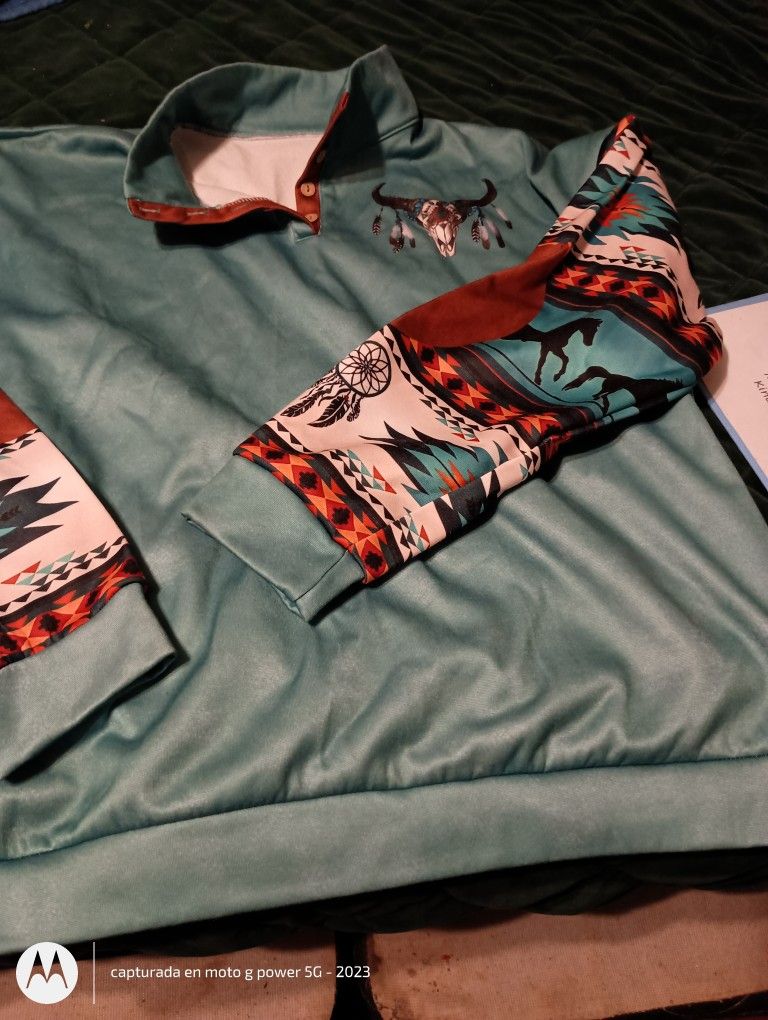 Sweatshirt is new, size L, for women. 