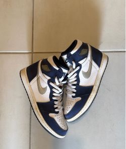 Jordan 1 midnight navy size 8.5