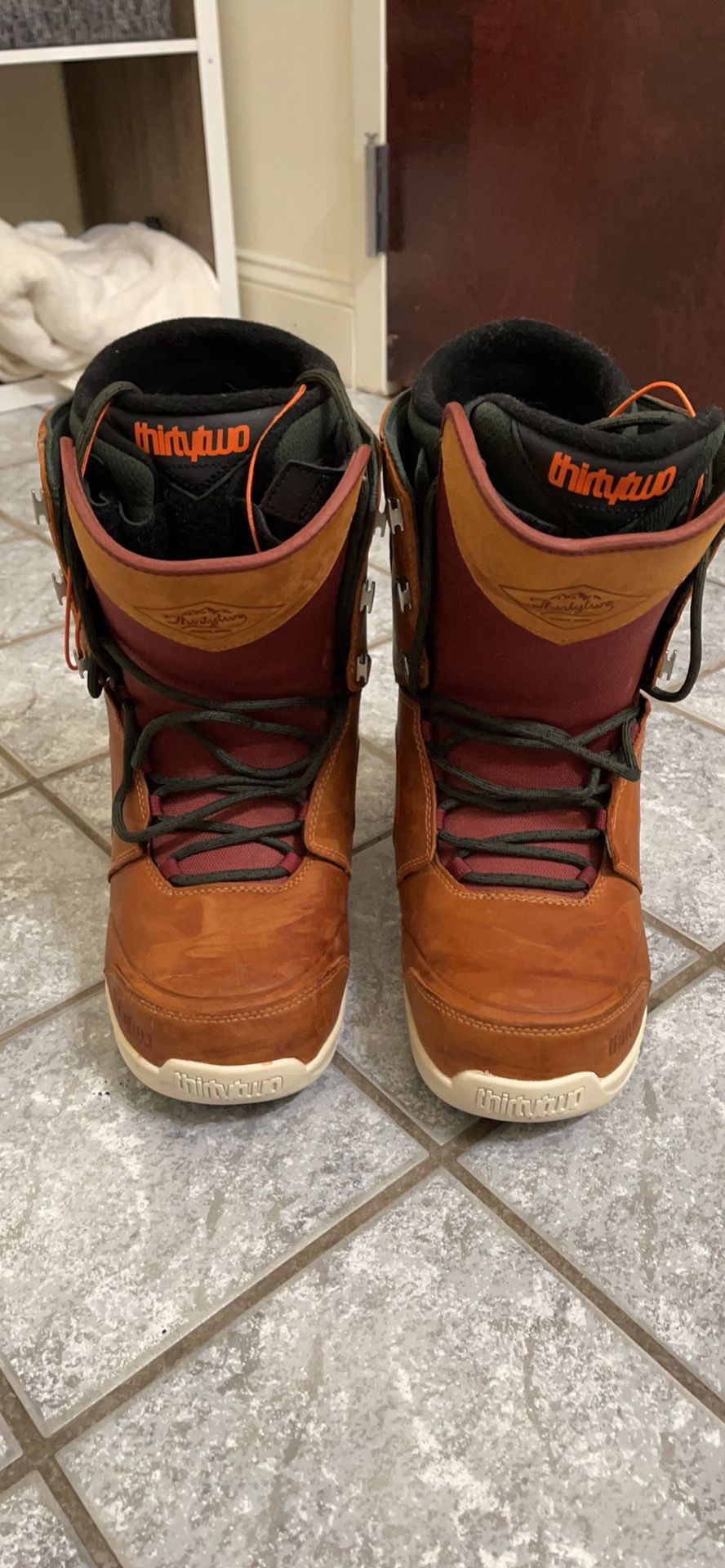 ThirtyTwo Snowboard Boots (size 11 Men’s)