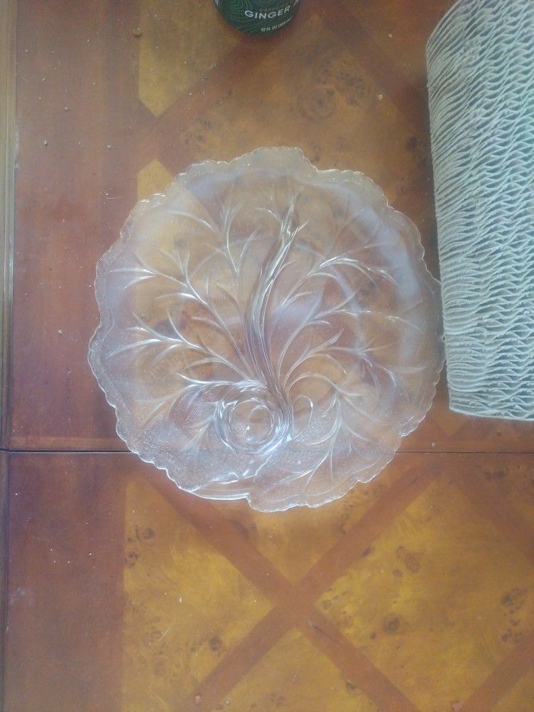 Vintage Indiana glass leaf plates, set of 5