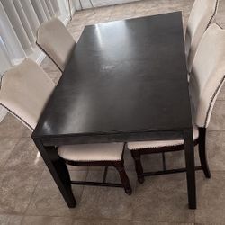 Dining Table & Chairs 