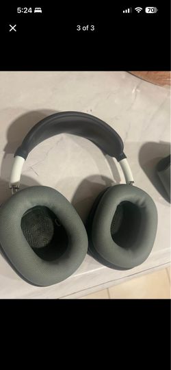 AirPods Pro max 2023 model lightning port