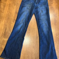 Woman’s lucky brand, sweet boot jeans, shipping available