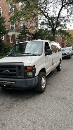 Ford 2011 E 250 pass/cargo Van