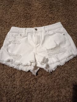 Nice white pair shorts size 6 for 10.00