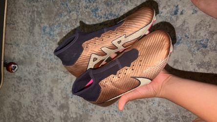 Nike cleats size 7.5 40$
