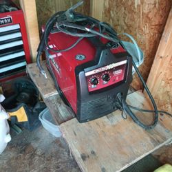 4.6 4.6 out of 5 stars 40Reviews
Lincoln Electric Weld Pak 140 HD Wire-Feed Welder-K2514-1

$799.00
