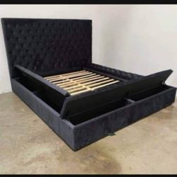 Lindenfield Queen Upholstered Bed With Storage Black 🎊 New Brand 💯 On Display 🏠