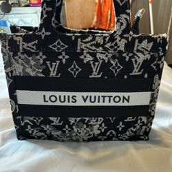 Early Black Friday Sale 🔥🔥🔥Brand New Designer Purse 👜 