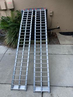 Aluminum loading ramps