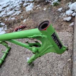 85 Honda xr80 frame $120/bestoffer or trade