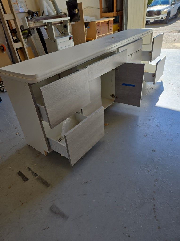 Cabinet Ofice
