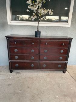 Dresser