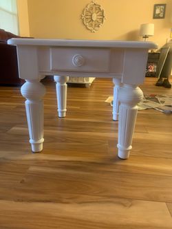 End/Side Table