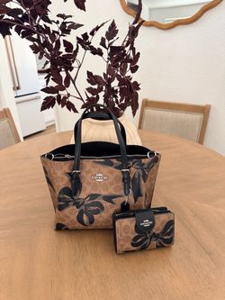 Coach purse and wallet