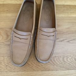 Tan leather Tod's loafers #preppy TOD’S Size 8 Brown Leather Slip-On Driving Penny Loafers