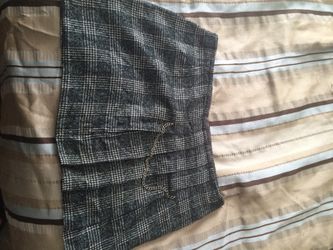 Pleated back & white skirt