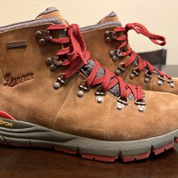 Danner Women’s Hiking Boots 9.5