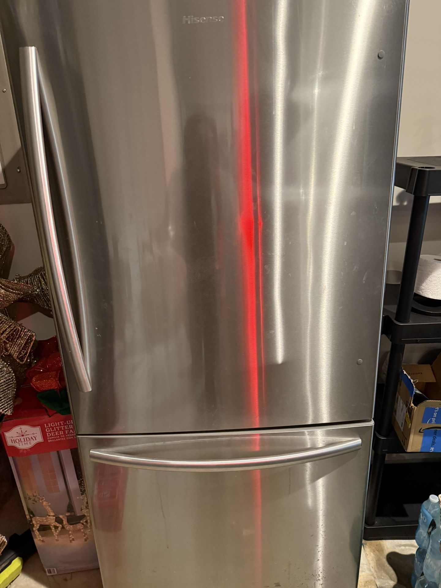 Hisense 17.2-cu ft Counter-Depth Bottom-Freezer Refrigerator
