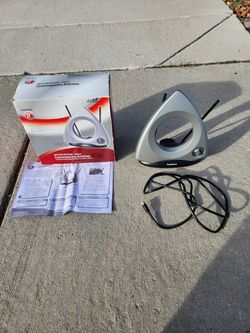 TV antenna
RadioShack
HDTV/FM HD Radio Indoor Contemporary Antenna
Model 15-1868
$10