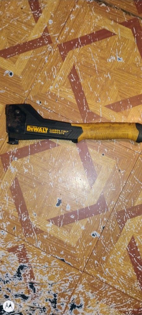 DeWalt Snap Stapler