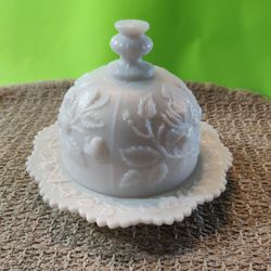 VINTAGE MILK GLASS CHEEEE/BUTTER DISH 