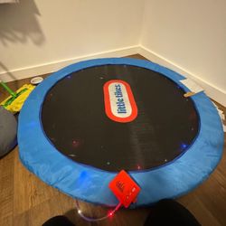 Little Tikes 4.5 Light Up Trampoline